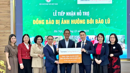 Siemens Caring Hands quyên góp 30.000 EUR hỗ trợ khắc phục hậu quả lũ lụt và sạt lở đất tại Việt Nam