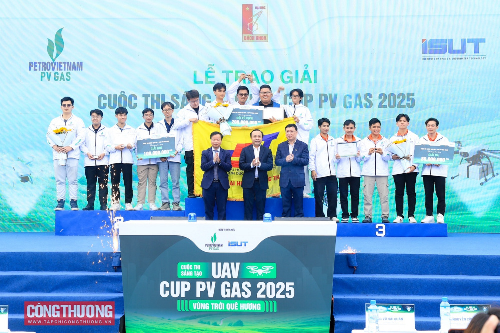 chung-ket-cuoc-thi-sang-tao-uav-2025-cup-pv-gas-san-choi-cong-nghe-danh-cho-the-he-ky-su-tre-viet-nam_6935857419194 cuộc thi